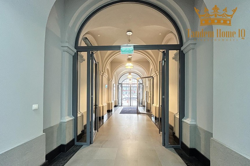 Warszawa, Śr&oacute;dmieście, Do wynajęcia lokal 55,28m2 Warszawa śr&oacute;dmieście, kamienica, patio