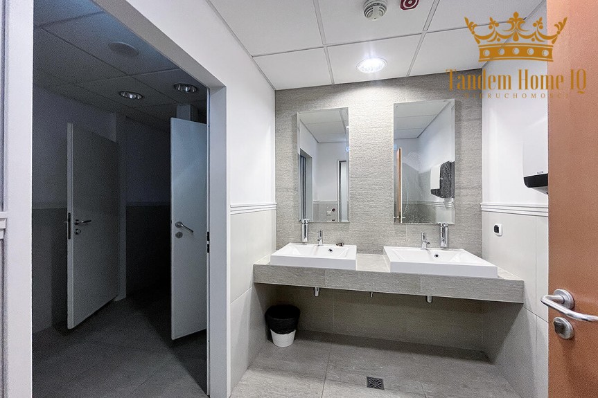 Warszawa, Śr&oacute;dmieście, Biuro lub lokal usługowy o pow 254m2 w centrum Warszawy na parterze