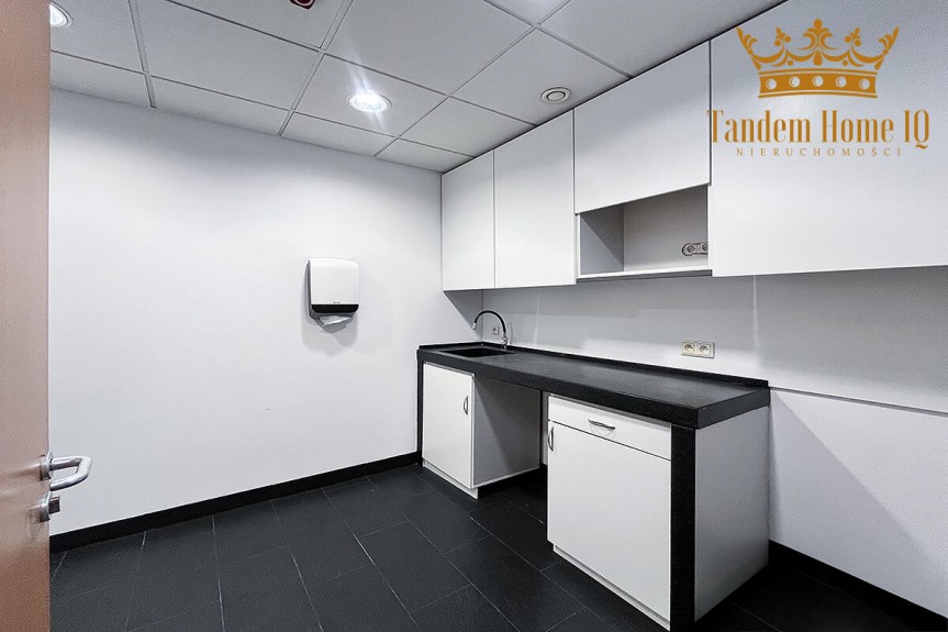 Warszawa, Śr&oacute;dmieście, Biuro lub lokal usługowy o pow 254m2 w centrum Warszawy na parterze