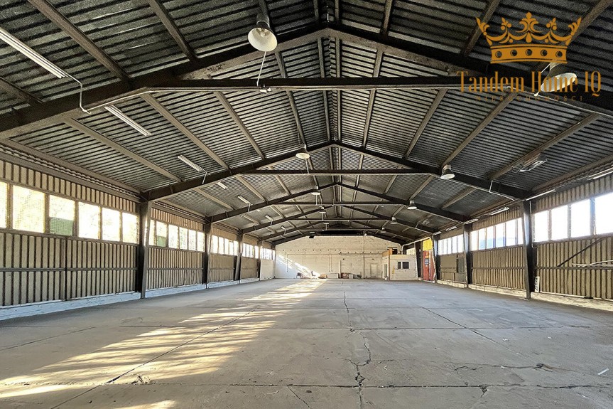 Warszawa, Targ&oacute;wek, Hala magazynowa 698m2 nieogrzewana i 159m2 biura- Targ&oacute;wek Fabryczny