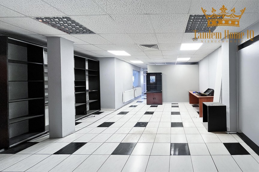 Warszawa, Targ&oacute;wek, Hala magazynowa 698m2 nieogrzewana i 159m2 biura- Targ&oacute;wek Fabryczny