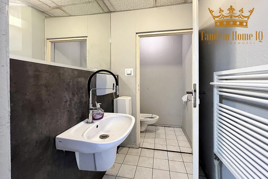 Warszawa, Targ&oacute;wek, Hala magazynowa 698m2 nieogrzewana i 159m2 biura- Targ&oacute;wek Fabryczny