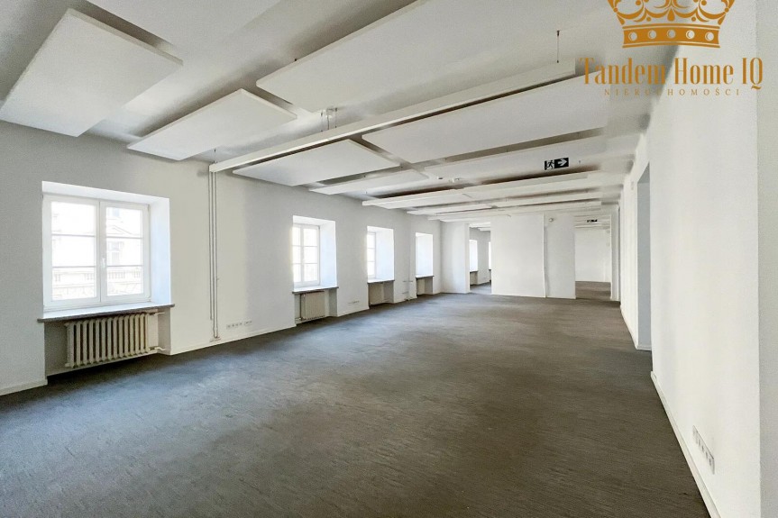 Warszawa, Śr&oacute;dmieście, Do wynajęcia biuro 227,34 m2 w kamienicy, Nowy Świat, bez opłat wsp&oacute;lnych