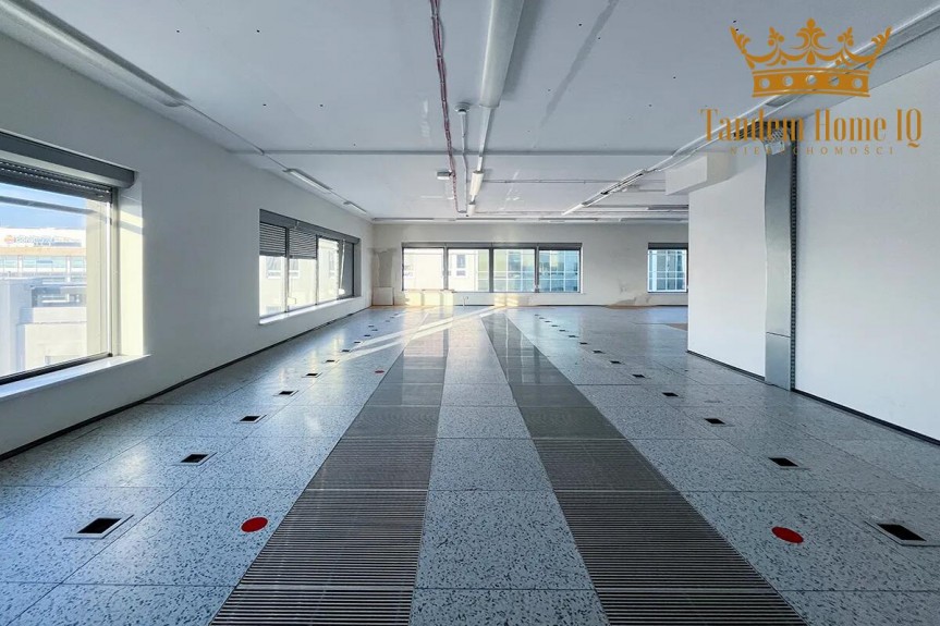 Warszawa, Mokot&oacute;w, Duże biuro na 8 piętrze do wynajęcia w bardzo dobrym stanie - Mokot&oacute;w
