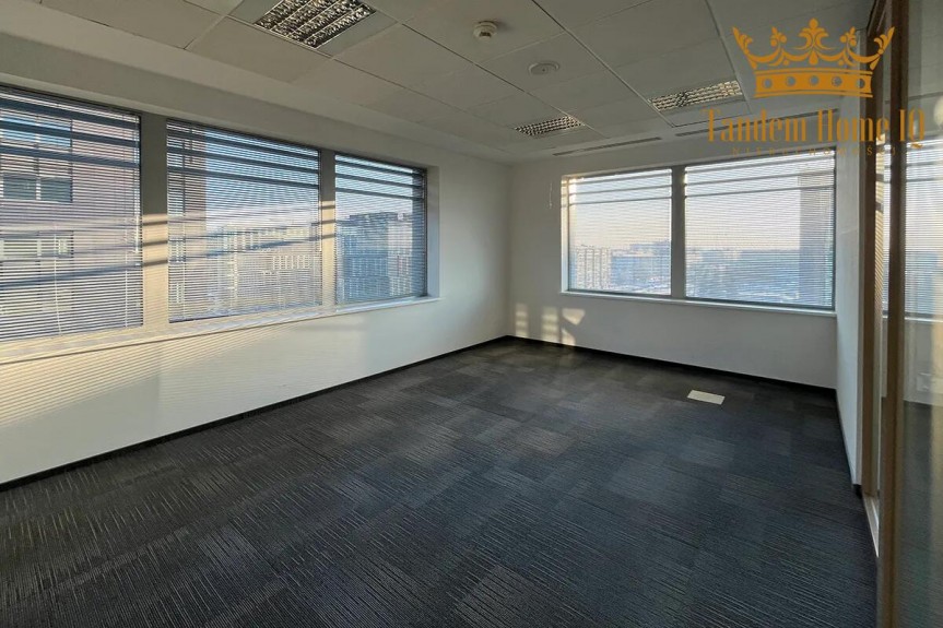 Warszawa, Mokot&oacute;w, Duże biuro na 8 piętrze do wynajęcia w bardzo dobrym stanie - Mokot&oacute;w