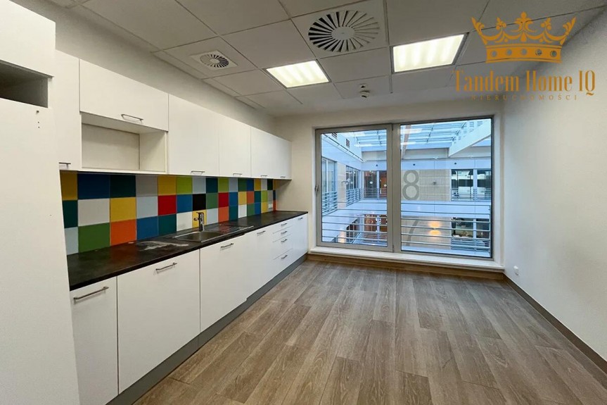 Warszawa, Mokot&oacute;w, Duże biuro na 8 piętrze do wynajęcia w bardzo dobrym stanie - Mokot&oacute;w