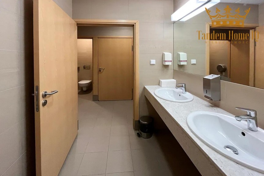 Warszawa, Mokot&oacute;w, Duże biuro na 8 piętrze do wynajęcia w bardzo dobrym stanie - Mokot&oacute;w