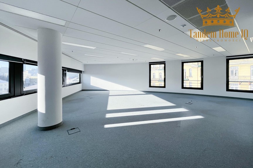 Warszawa, Śr&oacute;dmieście, Do wynajmu biuro 420m2 w prestiżowym miejscu, blisko Nowy Świat.