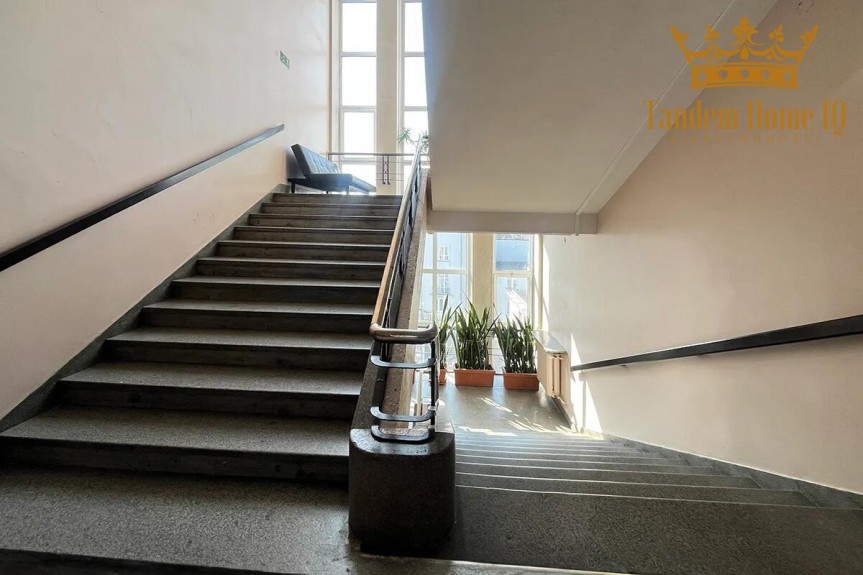 Warszawa, Śr&oacute;dmieście, do wynajęcia 21m2 biura w kamienicy na Powiślu w budynku z windą