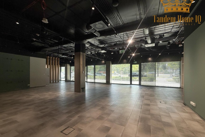 Warszawa, Wola, Do wynajęcia lokal usługowy 222m2 na bliskiej Woli na parterze biurowca